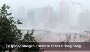 Typhon Mangkhut: de fortes pluies s'abattent sur Hong Kong
