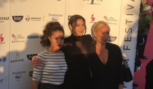 Monica Bellucci et le jury sur le tapis rouge