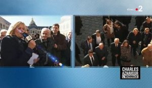 Hommage à Charles Aznavour: Regardez Jean-Paul Belmondo très ému qui rend hommage à son ami avec qui il était il y a seulement quelques jours - VIDEO