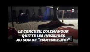 Le cercueil d'Aznavour s'est retiré des Invalides au son de "Emmenez-moi"