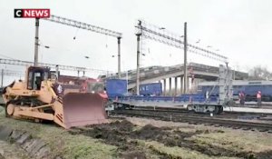 Un pont routier s'écroule sur une voie ferrée en Russie