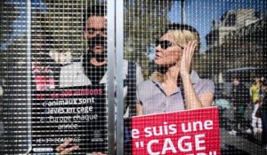 Pamela Anderson : La star de DALS 9 enfermée dans une cage pour une bonne cause