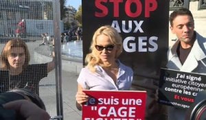 Pamela Anderson mise en cage pour les droits des animaux