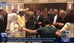 Les quelques pas de danse d'Emmanuel et Brigitte Macron à Erevan, en Arménie