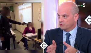 Une prof braquée en plein cours : le Ministre de l'Éducation réagit - C à Vous - 22/10/2018