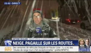 Un épais manteau neigeux recouvre la route entre Saint-Étienne et Le Puy-en-Velay
