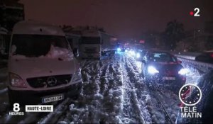 Météo : la neige a bloqué 900 véhicules sur la route, en pleine nuit