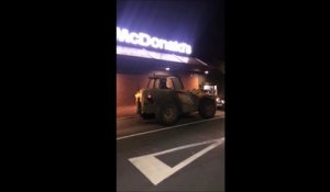 Quand tu passes récupérer ton burger en tracteur