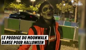 Le prodige du moonwalk danse pour Halloween