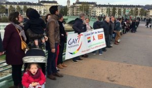 Une chaîne humaine contre l'homophobie à Rouen