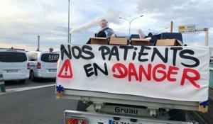 Des ambulanciers en colère bloquent le périph parisien