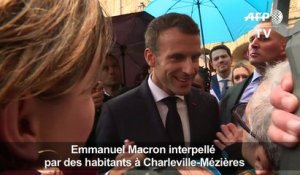 Macron interpellé sur sa politique à Charleville-Mézières