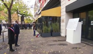 13-Novembre: l'hommage devant le Bataclan où 90 personnes ont été assassinées.