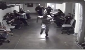 Un prisonnier tente de prendre la fuite en courant dans un Palais de justice !