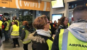 Plusieurs dizaines de gilets jaunes dans la gare