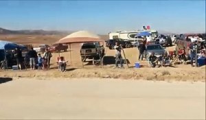 Un 4x4 à contresens pendant le rallye-raid Baja 1000