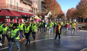 Les Gilets jaunes défilent dans le centre-ville de Gap