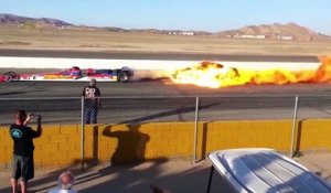 La puissance d'un dragster au démarrage : voiture cramée