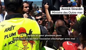 Annick Girardin à La Réunion s'exprime devant les habitants et dit comprendre leur souffrance