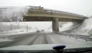 Il se fait éclater le pare-brise par un chasse neige en passant sous un pont
