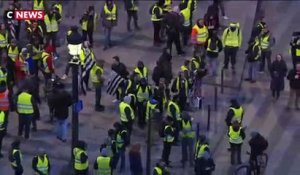 Les premiers gilets jaunes sont sur les Champs-Elysées