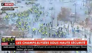 Gilets Jaunes : Regardez les images des premiers incidents ce matin dès 9h en haut des Champs Elysées