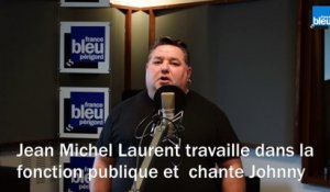 Jean Michel Laurent travaille dans la  fonction publique et  chante Johnny