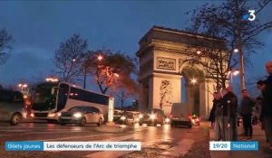 Gilets Jaunes Après Avoir été Vandalisées Les œuvres De