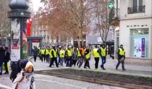 Les gilets jaunes défilent dans les rues de Nancy