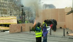 Des magasins ont été attaqués sur les Champs-Élysées