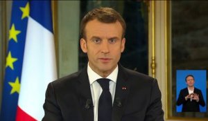 "Gilets jaunes" : "Quand la violence se déchaîne, la liberté cesse", martèle Emmanuel Macron