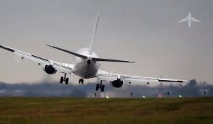 Un avion rate son atterrissage à cause des vents violents à Prague