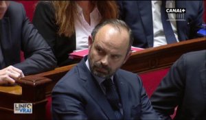 E. Philippe subit (encore) les réactions de l'Assemblée - L'info du vrai du 11/12 - CANAL+