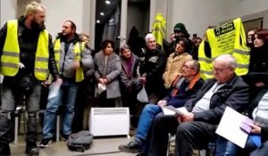 Des gilets jaunes interrompent le conseil municipal de Besançon