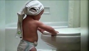 La Tete De Ce Bebe Qui Se Coince Le Doigt Trop Drole Sur Orange Videos