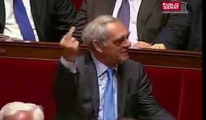 Le doigt d'honneur de Henri Emmanuelli à François Fillon