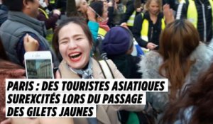 Paris : des touristes asiatiques surexcités lors du passage des Gilets jaunes