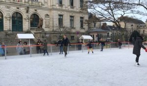 La patinoire de Noël est ouverte place de la mairie