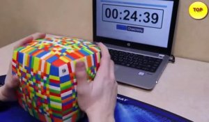 Il fini le plus grand Rubik's cube du monde en 5h