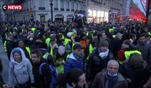 Gilets jaunes : une situation tendue en haut des Champs-Elysées