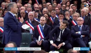 Grand débat national : Emmanuel Macron dans l'arène