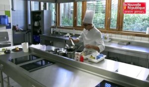 VIDEO. Poitiers : le Chef Thierry Pfohl propose une poire pochée au miel et aux épices