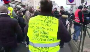 Souillac: des manifestants réclament que Macron les "écoute"
