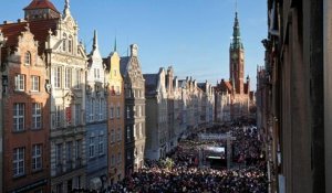 Dans la douleur, la Pologne dit adieu au maire de Gdansk