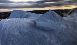 Les images magnifiques d'une maison entièrement couverte de neige dans les alpes autrichiennes