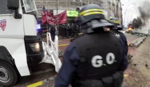 Gilets jaunes : en immersion avec les CRS pendant les manifestations à Paris