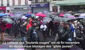 Des "foulards rouges" pour "défendre la démocratie"