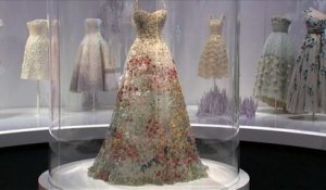 L'expo "Christian Dior, couturier du rêve" traverse la Manche