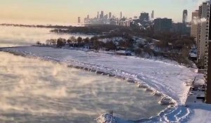 Le lac Michigan pendant une vague de froid