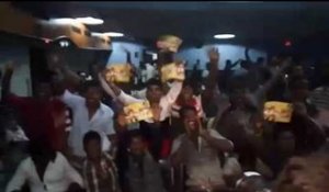 Fans go crazy inside theatre during the screening of Kabali | Tamil Movie 2016 | Rajinikanth Movies
